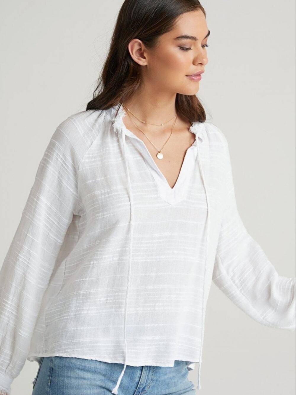 Bella Dahl White Ruffle Raglan V-Neck Long Sleeve Lightweight Top Medium